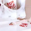 dekoracja na halloween zelowe naklejki na szybe keep out na okno lustro krwawy napis