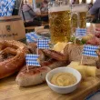 dekoracja na muffinki kielbaski ciasto pikery oktoberfest flagi w kratke niebieskie 6 szt