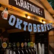 dekoracja na oktoberfest baner papierowy napis niebieska krata bawarska girlanda ozdoba 2 m