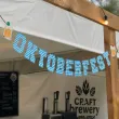 dekoracja na oktoberfest baner papierowy napis niebieska krata bawarska girlanda ozdoba 2 m