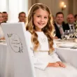 dekoracja na pierwsza komunie pokrowiec na krzeslo mietowa geometria personalizacja bialy