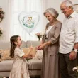 dekoracja na rocznice slubu zlote gody balon foliowy serce liczba 50 bialy 18 hrt