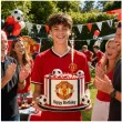 dekoracja na tort urodziny kibica fan manchester united fontanna raca tortowa pilka nozna 18cm