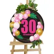 dekoracja sali na urodziny tablica powitalna liczba 30 baloniki czarno rozowa
