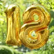 dekoracje na 18 urodziny zestaw balonow liczba 18 zloty 33 dgt 2 elementy
