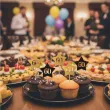 dekoracje na babeczki muffinki i koreczki pikery na 60 urodziny gwiazdki zloto czarne 6 szt