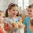 dekoracje na dzien wiosny pikery na muffinki babeczki kwiatki i motylki do przedszkola x6