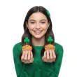dekoracje na muffinki przekaski na dzien swietego patryka pikery zielone koniczynki x6