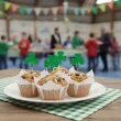 dekoracje na muffinki przekaski na dzien swietego patryka pikery zielone koniczynki x6