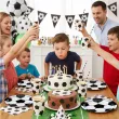dekoracje na urodziny pilkarza talerzyki pilka bialo czarne partydeco 18 cm 6 szt
