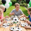 dekoracje na urodziny pilkarza talerzyki pilka bialo czarne partydeco 18 cm 6 szt