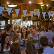 dekoracla wiszaca na oktoberfest baner papierowy flaga bawarska girlanda ozdoba krata 3 6 m