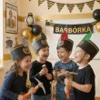 dodatek do stroju na dzien gornika czapka papierowa barborka czako czerwona dla dzieci