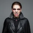 dodatek do stroju na halloween sztuczne zeby wampira godan kostium wampirzyca drakula