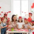 dodatek do stroju na walentynki opaska papierowa brokatowe serce czerwone do fotobudki