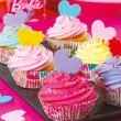 foremki na muffinki barbie i serpentyny mix decora 36 szt