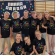 koszulka dziecieca z nadrukiem dla chlopca dziewczynki dzien kropki czarna do przedszkola 116