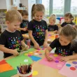 koszulka dziecieca z nadrukiem dla chlopca dziewczynki dzien kropki czarna do przedszkola 140