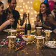 kubeczki papierowe happy new year zlote partydeco 220 ml 6 szt