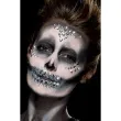 make up party krysztalki na twarz czaszka bialy smiffys 100 szt