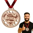 medal super tata drewniany 72 mm