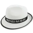 prezent dodatek na wieczor kawalerski kapelusz przyszly pan mlody bialy z lamowka do zdjec 58 cm