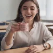 prezent na dzien kobiet filizanka ze spodkiem personalizowana z imieniem rozowa 170 ml