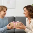 prezent na dzien matki kubek podkladka magnes i kartka zestaw upominkowy 290 ml