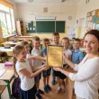 prezent na zakonczenie roku dzien edukacji certyfikat w drewnie z grawerem dla nauczyciela