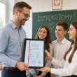 prezent personalizowany dla nauczyciela na zakonczenie roku swiadectwo szkolne dyplom w ramce a4