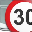 przypinka 30 urodziny traffic birthday okragla 56 mm