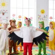 stroj dla dziecka na dzien wiosny bocian zestaw peleryna czapka nakladki na buty