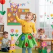 stroj na dzien wiosny karnawal spodniczka pani wiosna dla dziecka do przedszkola 33 cm