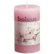 swieca pienkowa rustic zapach magnolii rozowa bolsius 100 58 mm