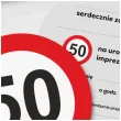 zaproszenie 50 urodziny traffic 15x15 cm 1 szt