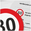 zaproszenie 80 urodziny traffic 15x15 cm 1 szt
